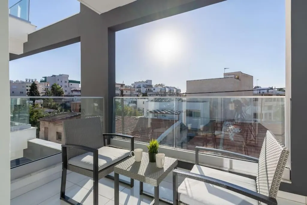Moon Light 1-Bedroom Apartment In Larnaca
